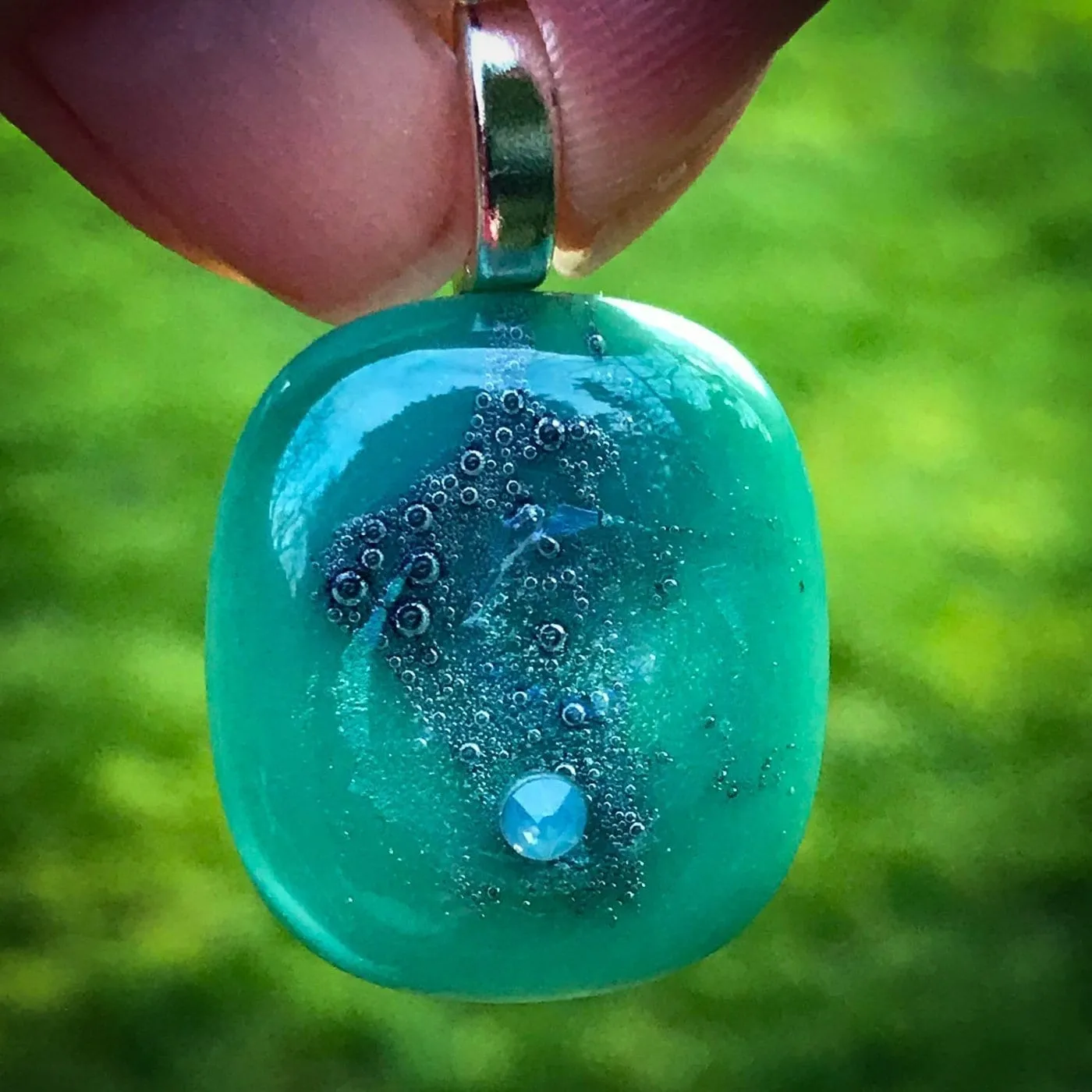 Glass pendant by Sam Rowena Taylor (Jewellery Artist)